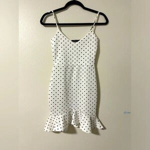 Boohoo polkadot bodycon dress with ruffle. 50s flair size 2 pristine condition